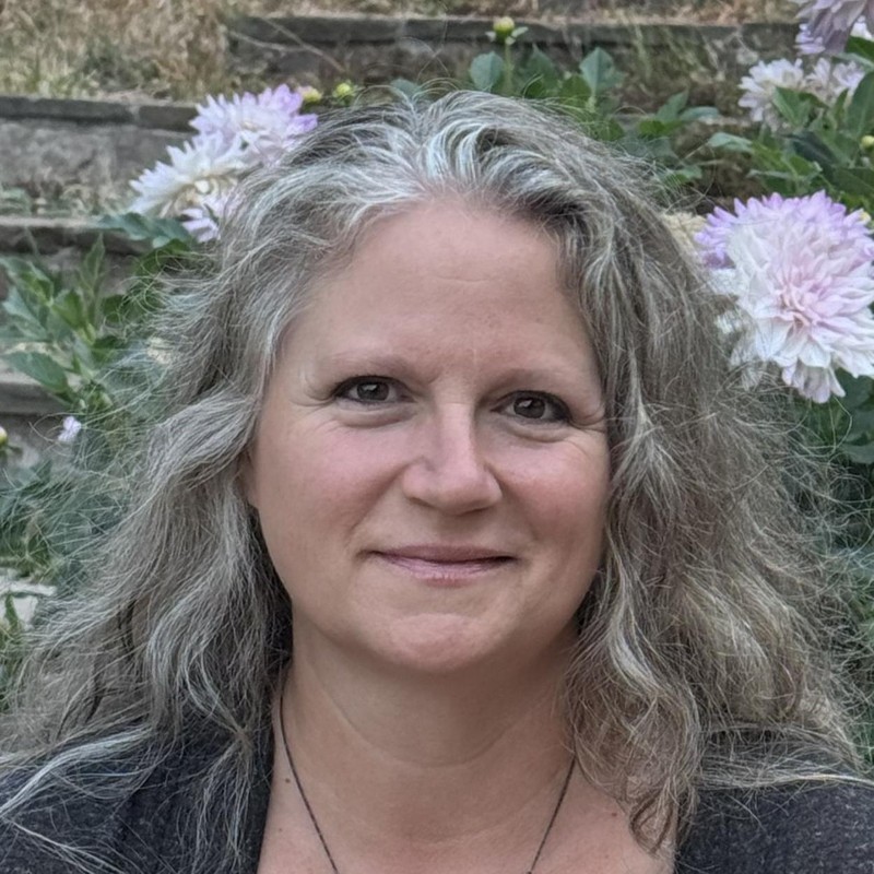 Caroline Devin — Nutritionist & Holistic Wellness Coach